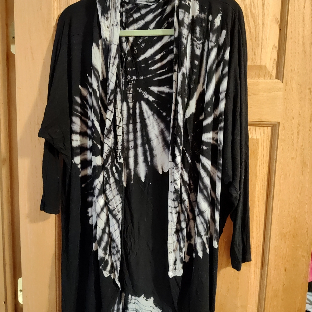 Black and White Tie-Dye Women's Top